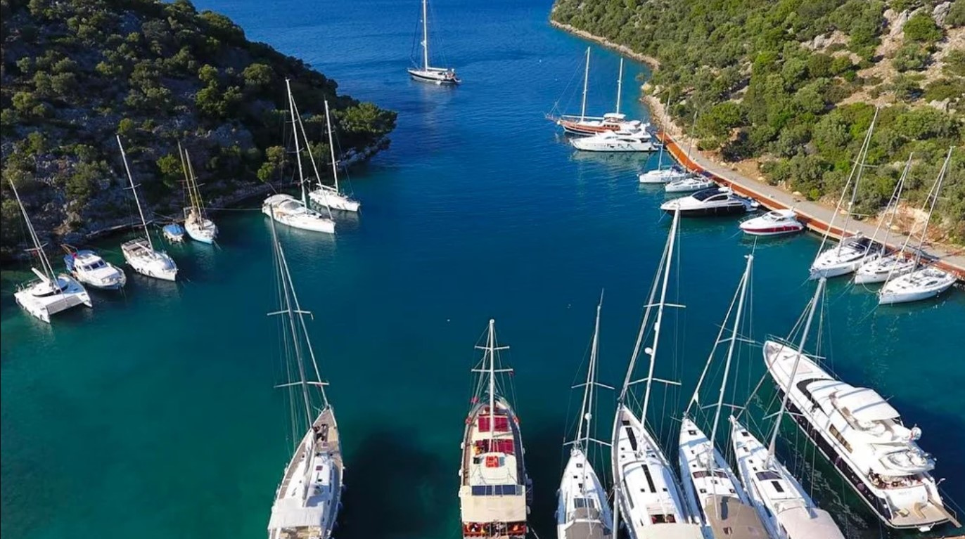 couple on the yacht