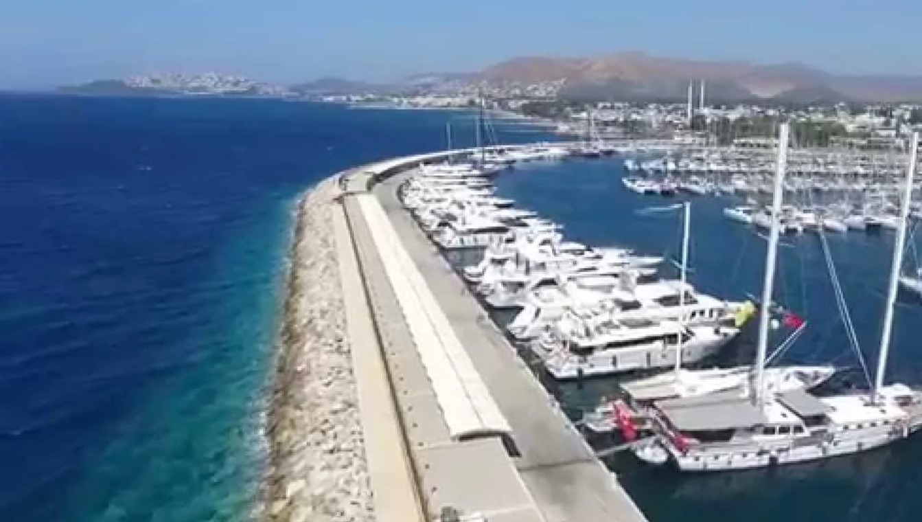couple on the yacht